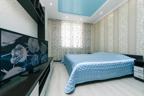 Giường trong phòng chung tại Apartment on Urlovskaya 23a