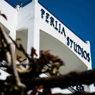 a street sign in front of a white building at Christina Perlia Studios in Poros