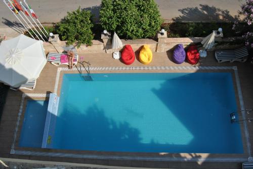 Výhled na bazén z ubytování Benna Hotel nebo okolí