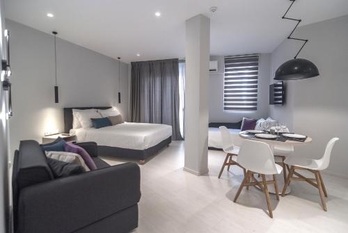 Postel nebo postele na pokoji v ubytování Acropolis Stay