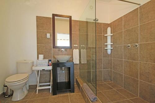 A bathroom at Roman Rock Apartments
