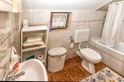 Ein Badezimmer in der Unterkunft Apartment Vrilo