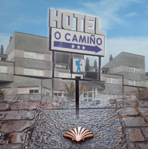 a hotel sign in front of a building at Hotel O Camiño in O Barco de Valdeorras