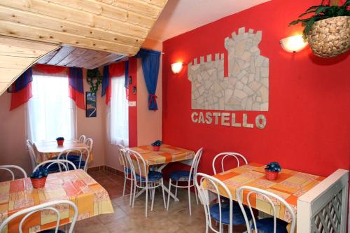 Restoranas ar kita vieta pavalgyti apgyvendinimo įstaigoje Castello Vendég és Apartmanház