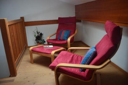a living room with two chairs and a table at Fesengut in Annaberg im Lammertal