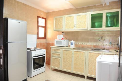 Majoituspaikan Terrace Furnished Apartments- Salmiya keittiö tai keittotila