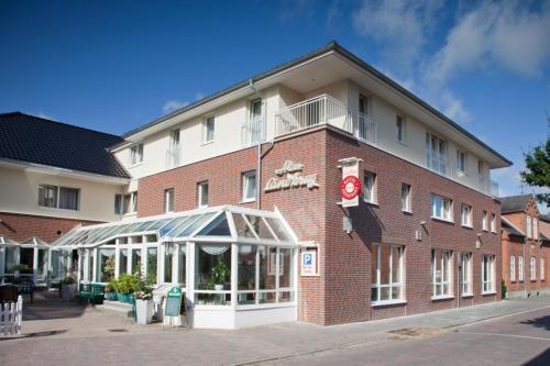 a large red brick building with a store front at Alter Landkrug in Nortorf
