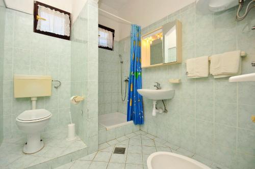 Ένα μπάνιο στο Apartments Andelo