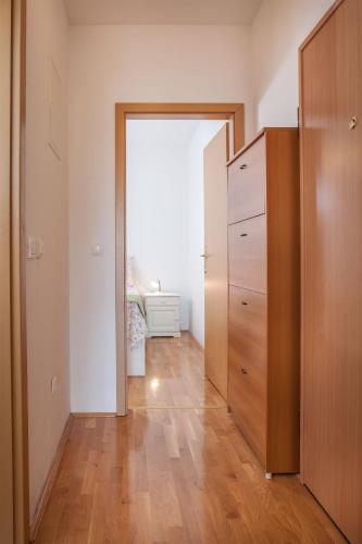 an empty room with a closet and a bedroom at Apartment Paula in Promajna