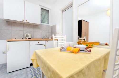 مطبخ أو مطبخ صغير في Apartments Lidija
