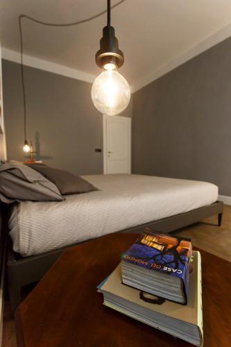 a bedroom with a bed and a table with books at Villa Niccoli in Castelfiorentino