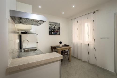 Kuchyň nebo kuchyňský kout v ubytování Apartment Mery