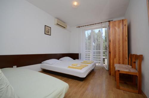 a bedroom with two beds and a window at Apartments Josko in Gradac