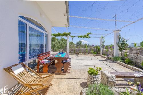 Holiday Home Mladen – Photos 2