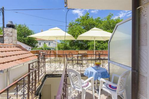 Apartments and Rooms Iva