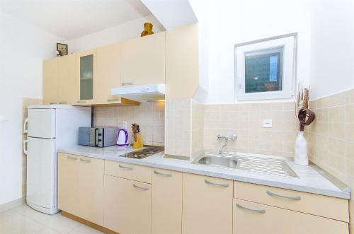 Кухня или кухненски бокс в Apartments Kunac