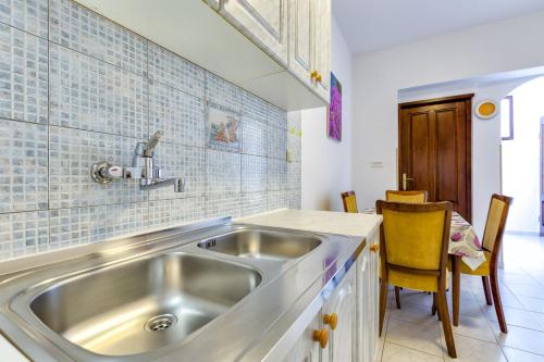 Kuchyňa alebo kuchynka v ubytovaní Apartments Arsen