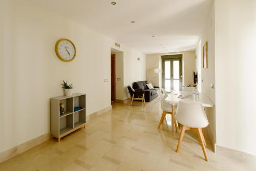 Azo1E Bright apartment heart of downtown