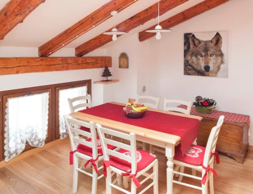 a dining room with a table with a wolf picture on the wall at Albergo Diffuso Sauris in Sauris di Sotto in Sauris