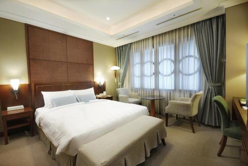 Postel nebo postele na pokoji v ubytování Nongshim Hotel