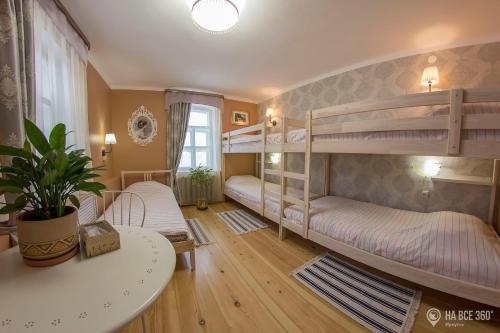 
Двухъярусная кровать или двухъярусные кровати в номере Hostel Shiksha
