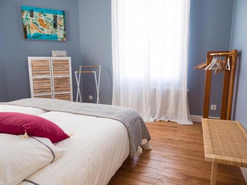 מיטה או מיטות בחדר ב-CAP BERILOU . Qualité et Confort Assuré .
