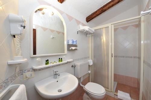 Ένα μπάνιο στο Hotel L'Esagono