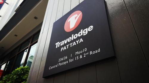 a sign on the side of a building at Travelodge Pattaya in Pattaya Central
