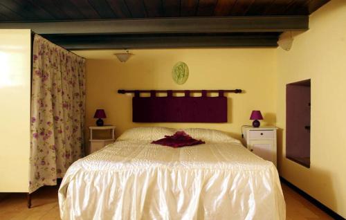 a bedroom with a white bed in a room at Holidays Cà tassino in Urbino