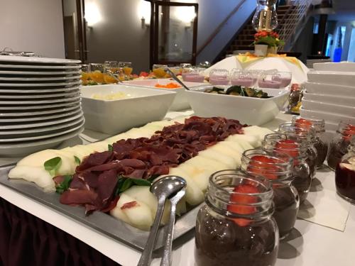 Makanan di atau berdekatan hotel