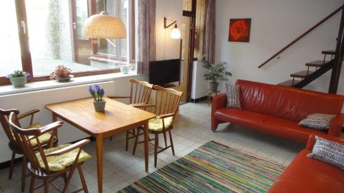 a living room with a couch and a table at Lardinois vakantieverhuur in Beutenaken