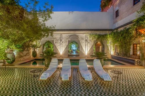 Piscine de l'établissement Riad & Spa Laurence Olivier ou située à proximité