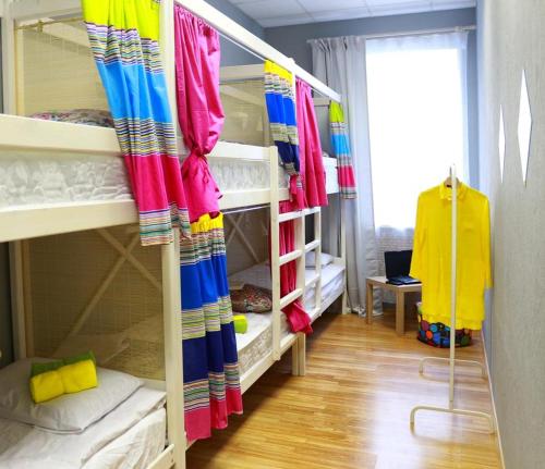 
Двухъярусная кровать или двухъярусные кровати в номере Nice hostel Маяковская
