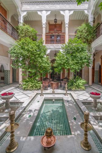 Piscine de l'établissement Riad & Spa Laurence Olivier ou située à proximité