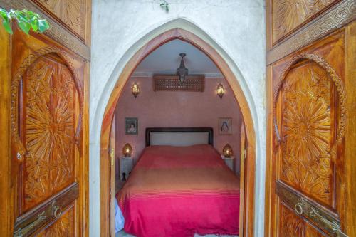 Un ou plusieurs lits dans un hébergement de l'établissement Riad & Spa Laurence Olivier