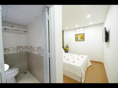 Phòng tắm tại Hanoi Golden Hostel