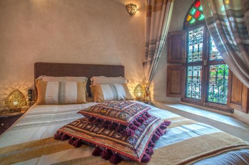 Postel nebo postele na pokoji v ubytování Riad & Spa Laurence Olivier