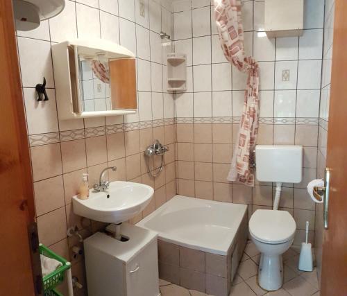 Koupelna v ubytování Apartments Brčić