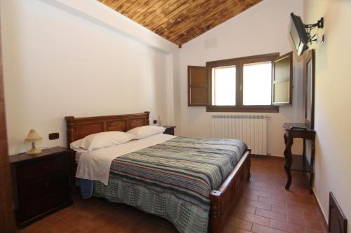 Postel nebo postele na pokoji v ubytování Hotel Il Feudo Dei Pierleoni