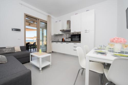 Una cocina o zona de cocina en Arabel Villas