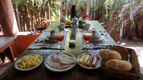 Morgenmad for gæster der bor på Pousada Flor Do Mar