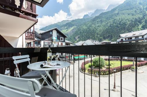 Apartment Balme 2 - Central Chamonix Haven and Mont Blanc View