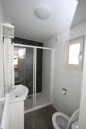 Koupelna v ubytování IJsselmeer-chalet nr. 66