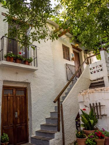 Το κτήριο όπου στεγάζεται  η παραθεριστική κατοικία