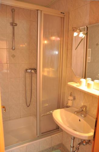 a bathroom with a shower and a sink at Apartments Bogensperger in Mariapfarr