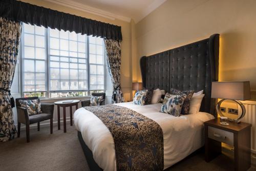 Säng eller sängar i ett rum på The Golden Fleece Hotel, Thirsk, North Yorkshire