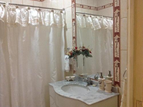ห้องน้ำของ Hostal Renoir
