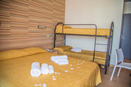 Dviaukštė lova arba lovos apgyvendinimo įstaigoje Hotel Massimo Resort