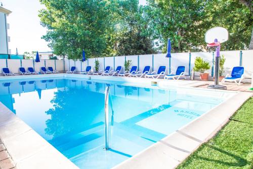 Swimmingpoolen hos eller tæt på Hotel Massimo Resort