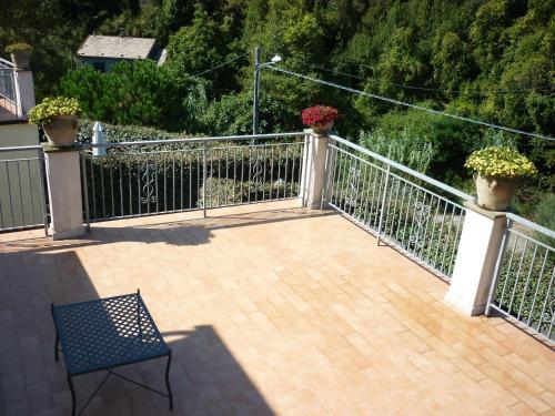 a balcony with a fence and a bench and flowers at Costa Morroni in Levanto